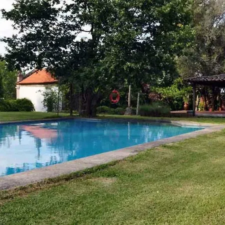Encantadora Casa Com Piscina Nos Arredores De *